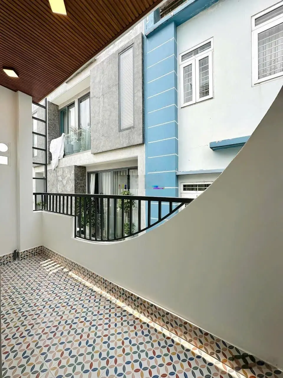 Nhà hxh Nguyễn Trọng Tuyển, 2,15 tỷ, 52 m2, 4PN, 4WC, đẹp, nhiều tiện ích. Shr sang tên ngay