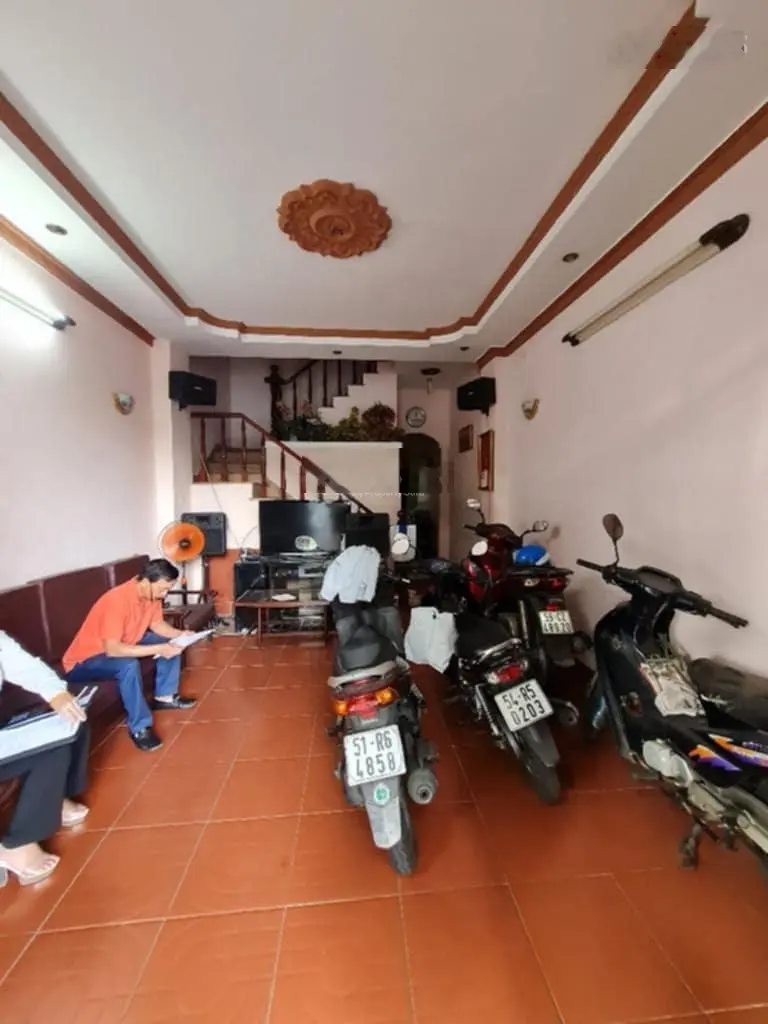 Mặt tiền hoa phượng. phú nhuận. 72m2. 4 tầng. 4x18m