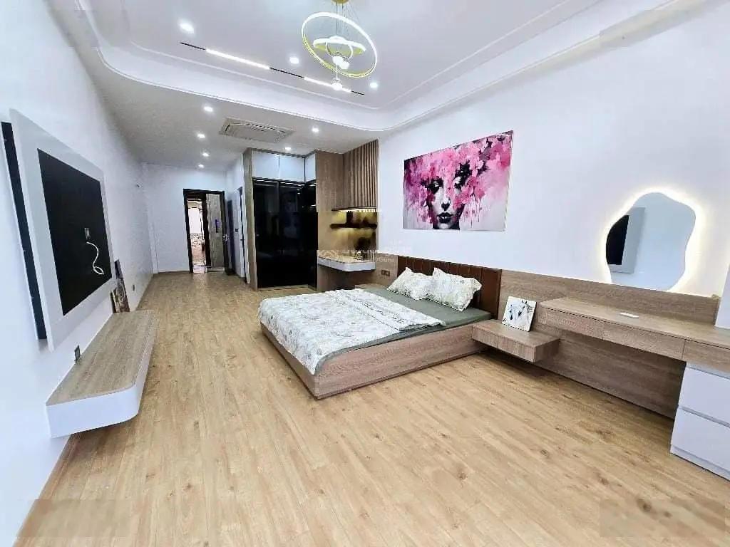BánNhàPhốĐàmQuangTrungLong Biên53m2 ,Gara,TM,GiáChào 9Tỷ hơn