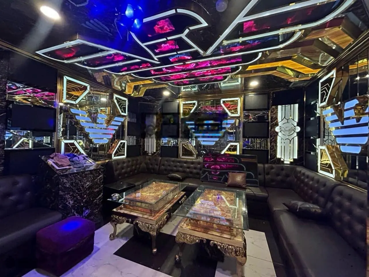 Bán nhà 2 mặt tiền karaoke (8x23m 8 tầng có 26 phòng 48 tỷ), đường Huỳnh Tấn Phát, Tân Phú, Quận 7