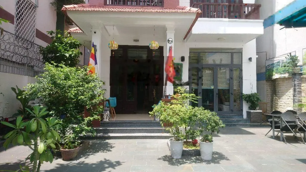 Anh chị gửi bán căn biệt thự víp ngay biển mỹ khê, nằm trên đường dương đình nghệ ,ra biển 200m.
