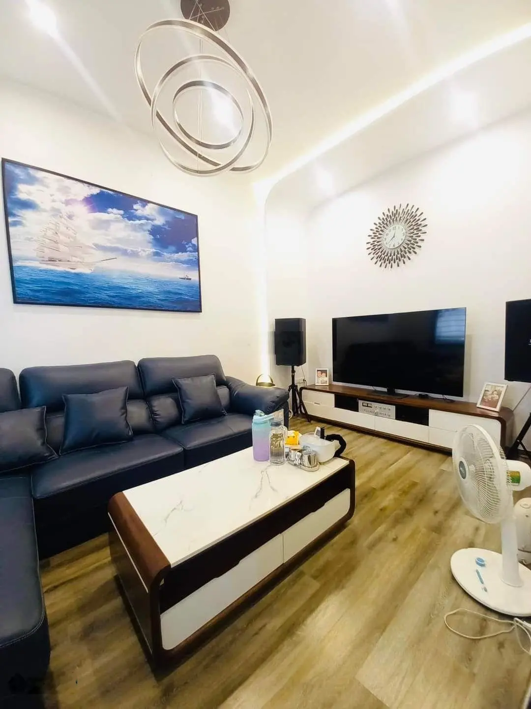 Bán nhà văn chương lô góc - ô tô tải đỗ cửa - 80m ra hồ - 45m - 4tầng - 9tỷ 350 - full nội thất