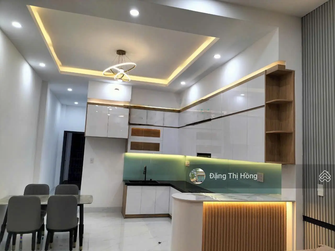 Nhà cần bán ngay đầu đường Phan Văn Đối ngay sau chợ Bà Điểm ra QL 1A 2p, SHR, đang cho thuê 8tr/th