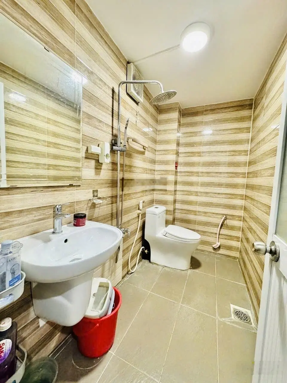 BÁN NHÀ HXH THÔNG LẠC LONG QUÂN QUẬN TÂN BÌNH 44M2 4TẦNG 3PN 4WC CHỈ HƠN 7TỶ.