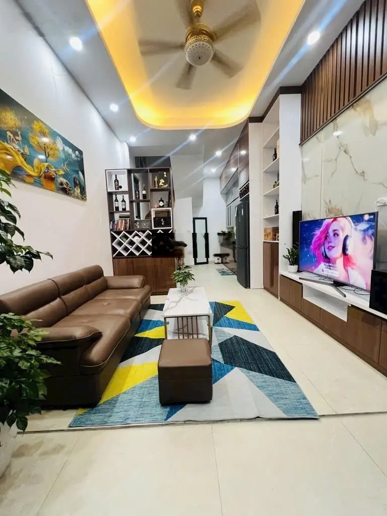 Nhà đẹp 5 tầng đường Kim Giang, hàng xóm KĐT Linh Đàm, ô tô đỗ cửa, an sinh tiện ích không thiếu