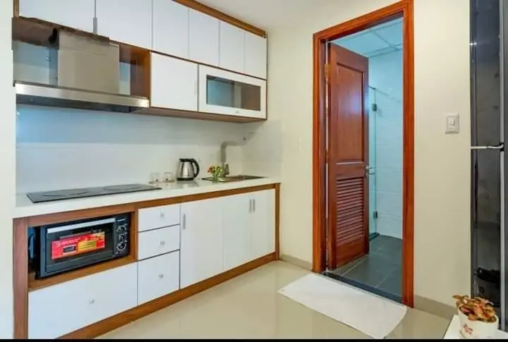 Bán toà khách sạn & căn hộ mặt tiền đường lê thước vị trí sát biển .