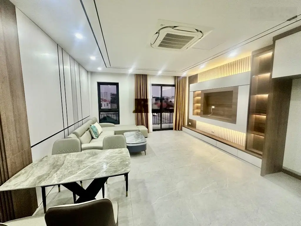 Bán nhà Cổ Linh hơn 10 tỷ - 6 tầng - full nội thất - thang máy gara ô tô pháp lý chuẩn, sổ vuông