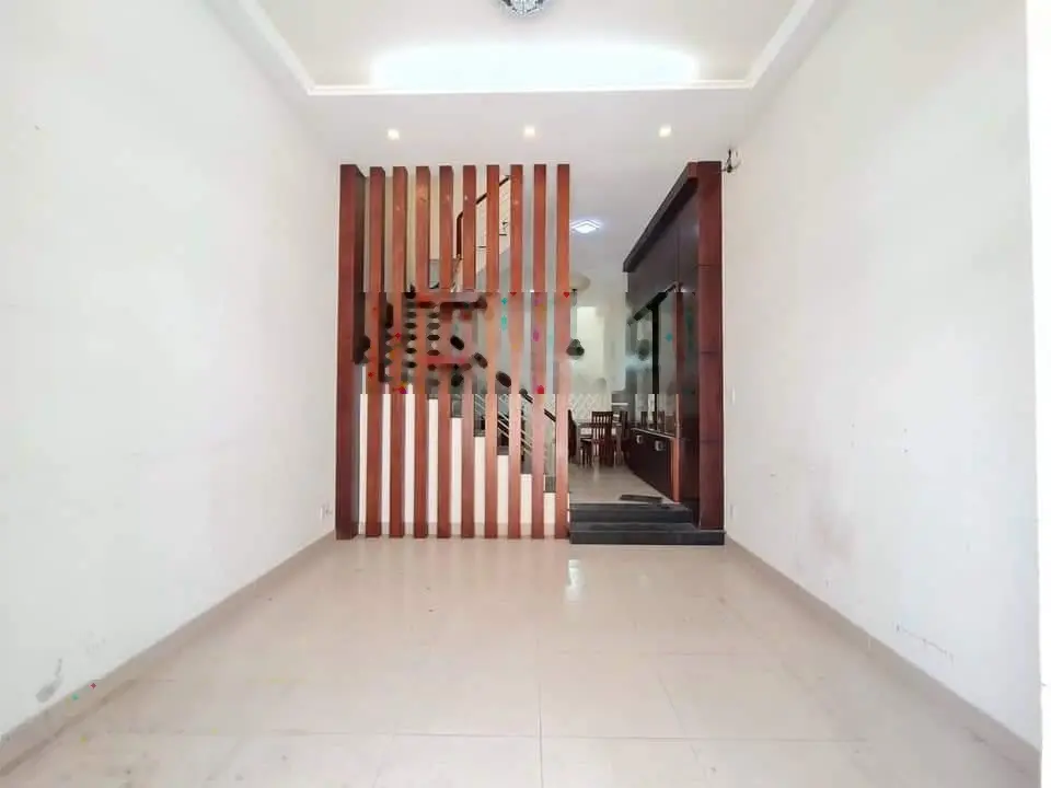 Bán nhà ngộp đường Bùi Minh Trực, Quận 8. Giá chỉ 2 tỷ 450. Hẻm xe hơi.Phù hợp mua ở hoặc kinhdoanh