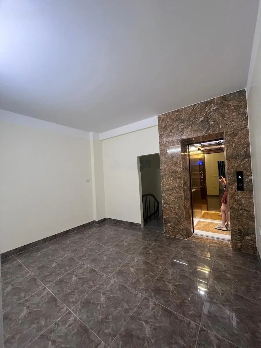 Chủ bán gấp nhà siêu hiếm Cầu Giấy 44m2 x 6 tầng thang máy cực víp xung quanh ngập tràn tiện ích