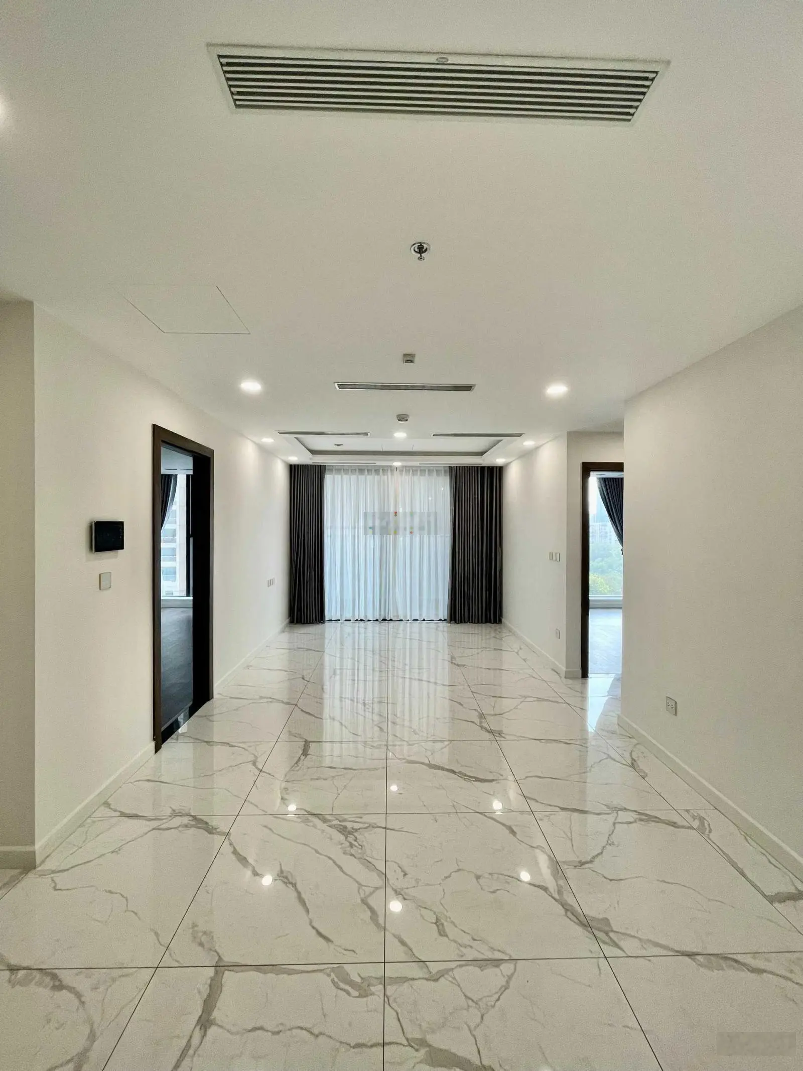 Bán gấp giá lỗ căn 3 phòng ngủ 3WC Sunshine Sky City. Giá: 5.3 tỷ. Nội thất chủ đầu tư mới 100%