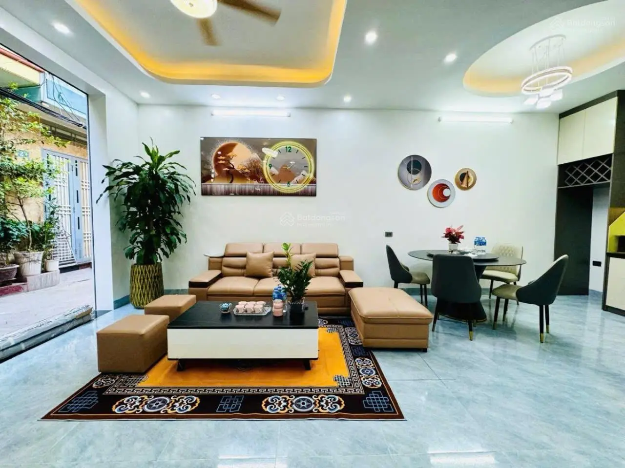 Đẹp thật! Nhà phố Lạc Long Quân, gần phố,gần ô tô, 2 mặt ngõ.