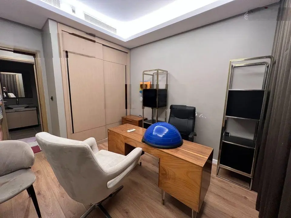 Chính chủ bán gấp căn hộ 2PN 2WC chung cư Res Green Tower DT 77m2, giá 1ty630 còn thương lượng, SHR