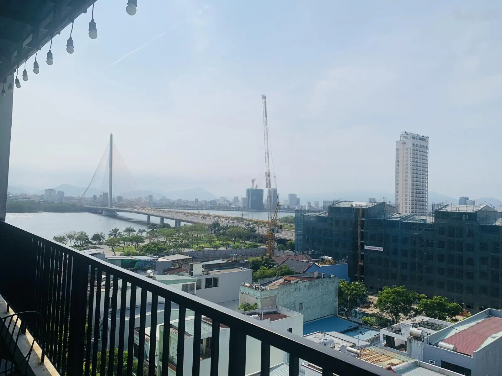 Chào bán toà căn hộ vip nhất sông Hàn 131.2m2, 8 tầng 20 phòng, doanh thu 130 triệu/tháng
