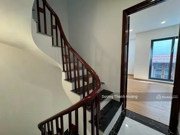 Cần bán nhà 6 tầng ngay trương cấp 3 Phúc Lợi ngõ nông gần đường, giá hơn 4 tỷ xíu