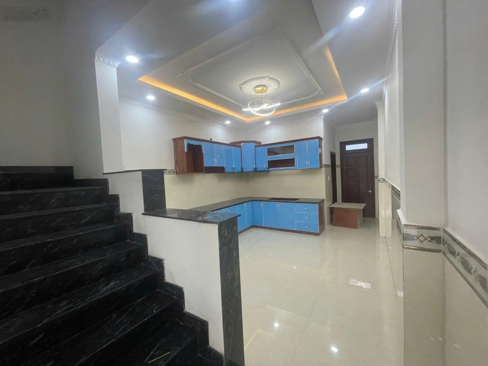 Bán nhà mặt phố 80m2 kinh doanh sầm uất. Dân trí cao