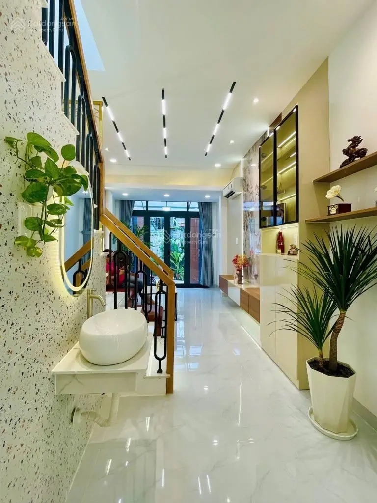 Bán nhà riêng tại đường Nguyễn Minh Hoàng, Tân Bình - DT: 40m2. Đang cho thuê 12tr/th