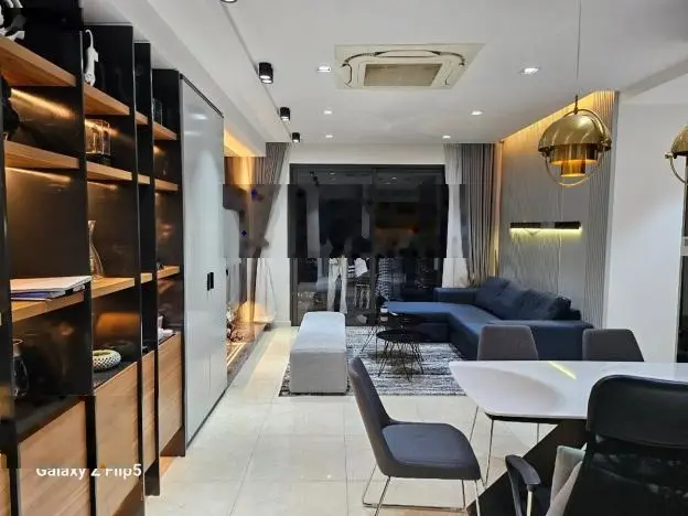 Em còn 1 căn VHS D'capitale - 2PN - 90m2, tầng trung view trọn thành phố giá mềm 8 tỷ!!!!