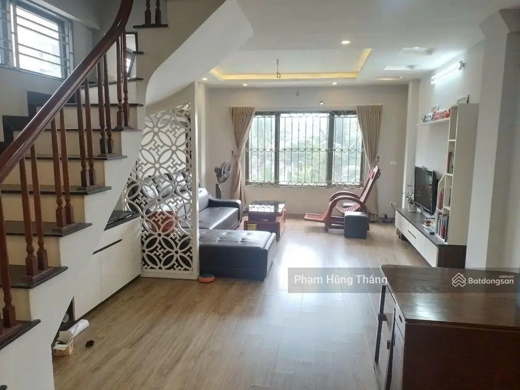 Bán nhà phố kim đồng. hoàng mai. gần 40m. 5 tầng..mt 4,5m. ô tô vào nhà. lô góc. giá chào 11 tỷ.