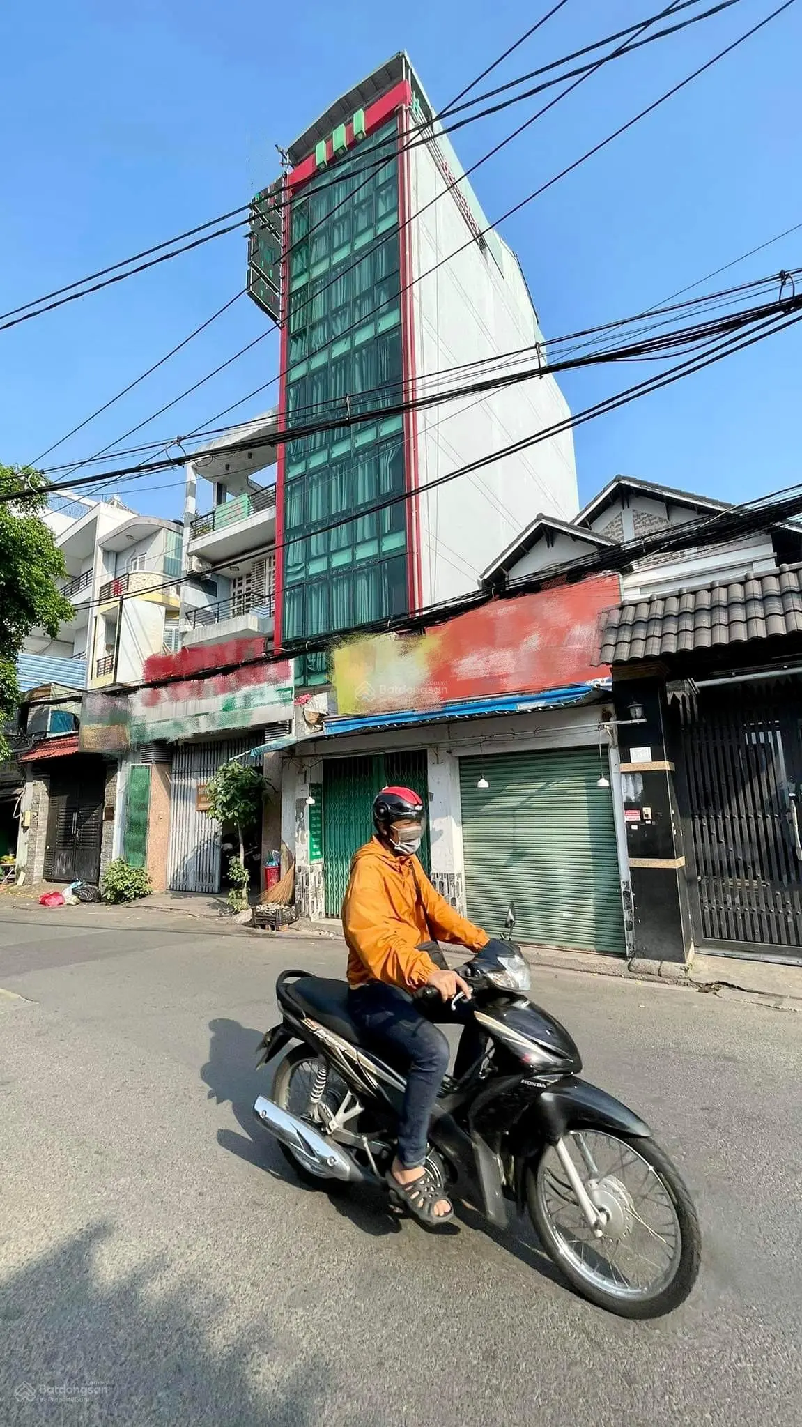 CHDV gần CV Làng Hoa - 106m2 - 7 Tầng - có hầm và Thang Máy - khoán 60tr/tháng - chỉ 16,9x tỷ