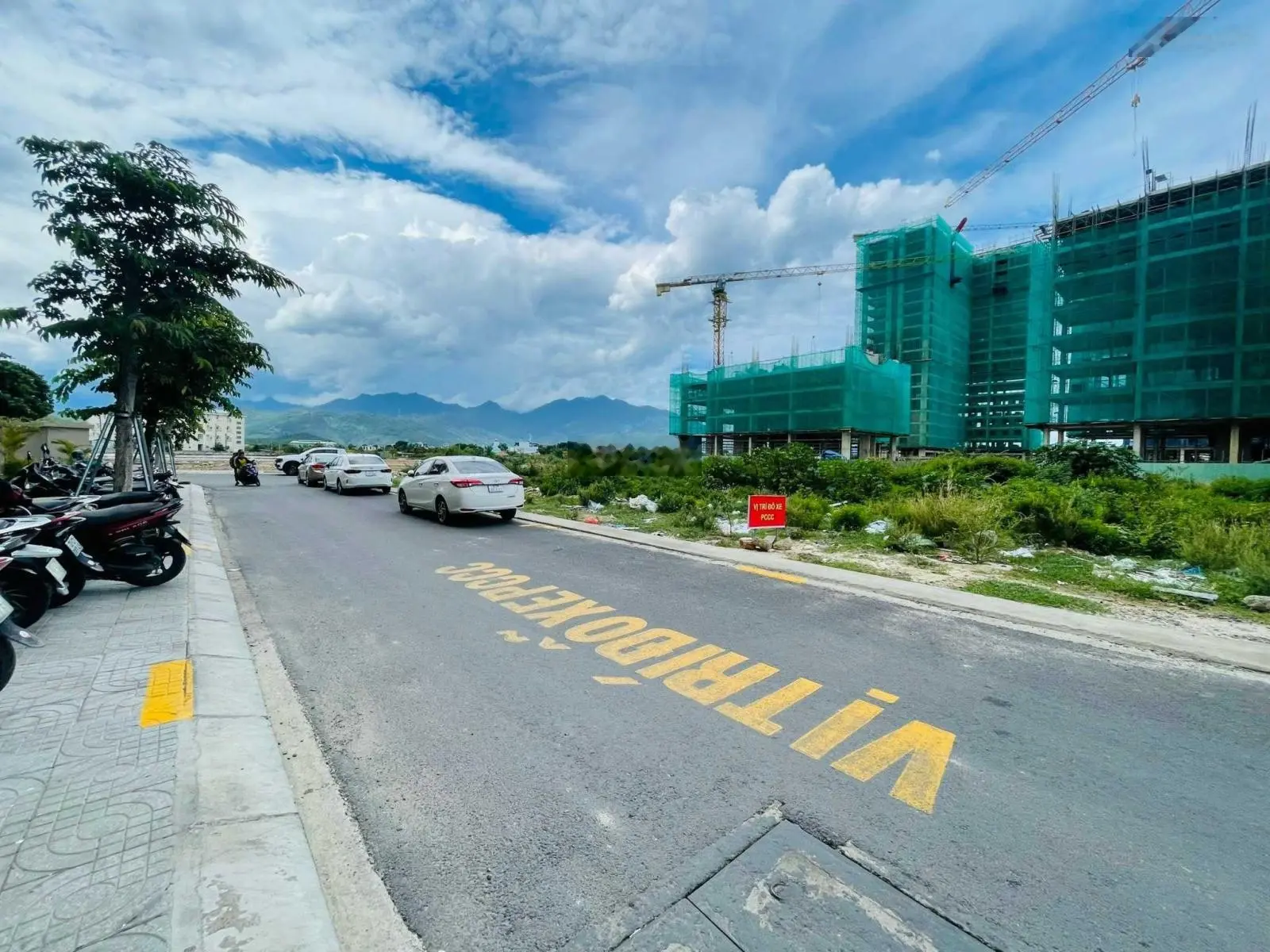 Bán gấp trong tháng này 5 lô đất đường 5m5 đẹp KĐT Bàu Tràm Lakeside - Giá chính chủ