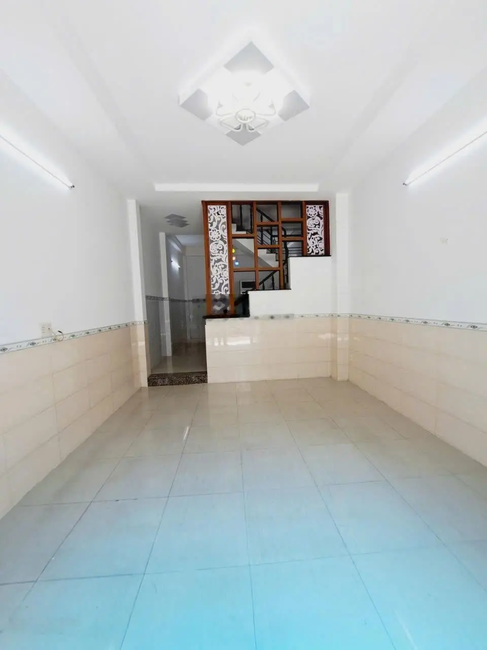 Kẹt tiền kinh doanh bán nhanh thu vốn nhà Lý Chính Thắng, Phường 8, Quận 3