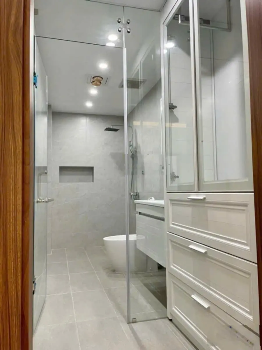 Bán nhà phố Bồ Đề, Long Biên , 7 tầng,thang máy, lô góc 2 thoáng, ô tô 7 chỗ vào nhà