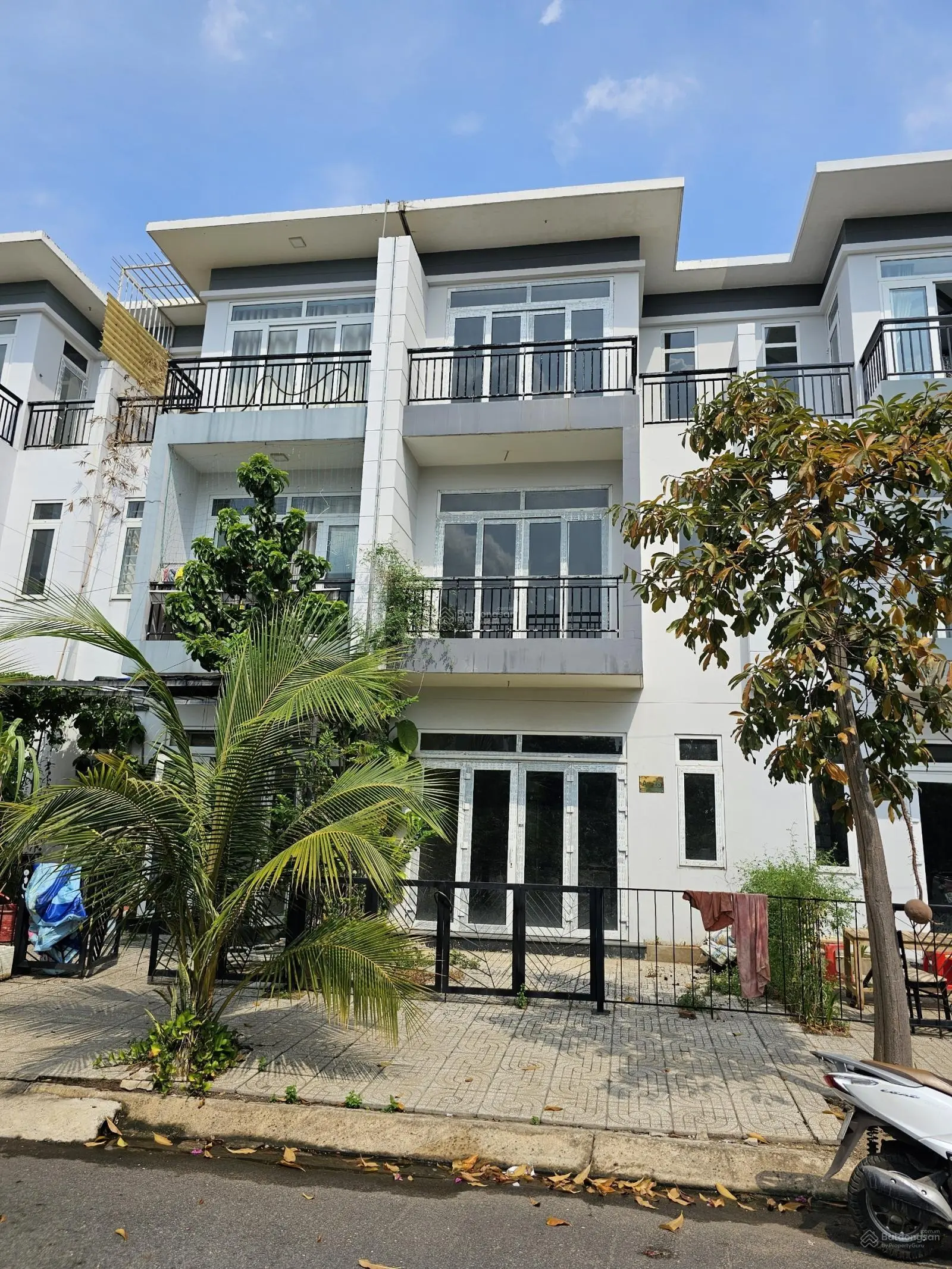 Nhà phố Phúc An City 75m2, view công viên, có sổ, giá 2,1 tỷ bao phí