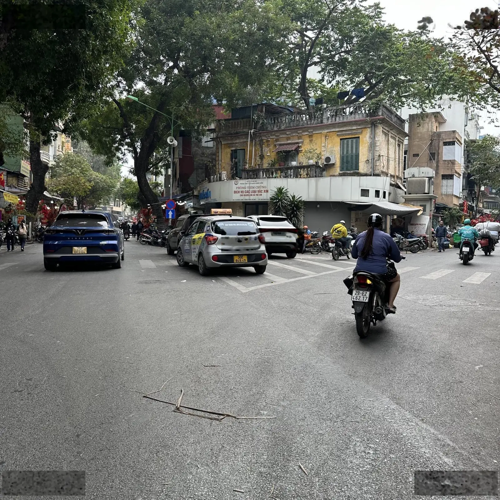 Nhà mặt phố Hàng Lược, duy nhất 1 căn 3 mặt thoáng. Mặt tiền rộng rãi, đa dạng kinh doanh