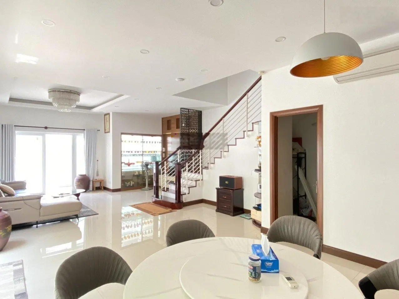 Bán biệt thự Khu Compound đường Trần Não Q 2. Dt: 9x23m T2L full NT. Giá: 42.5 tỷ. Lh: 0903398078