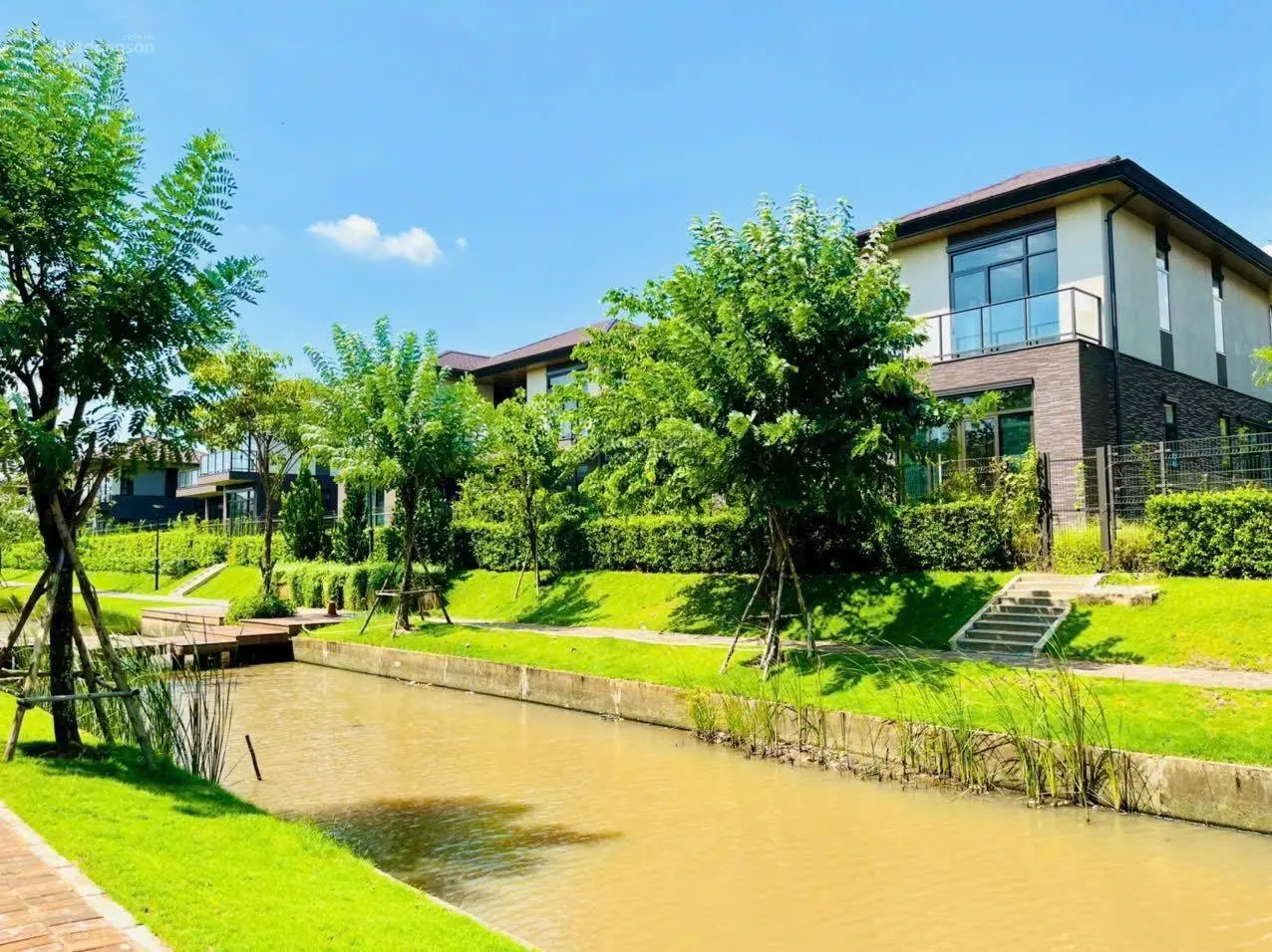Biệt thự 2 mặt tiền view kênh đào sau nhà và công viên trước nhà khu compound The Aqua Waterpoint