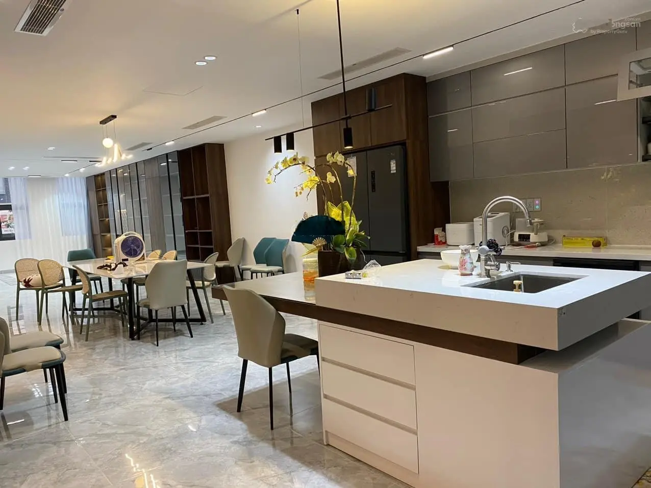 Nhà đường A2 đối diện chung cư, vị trí kinh doanh tốt
