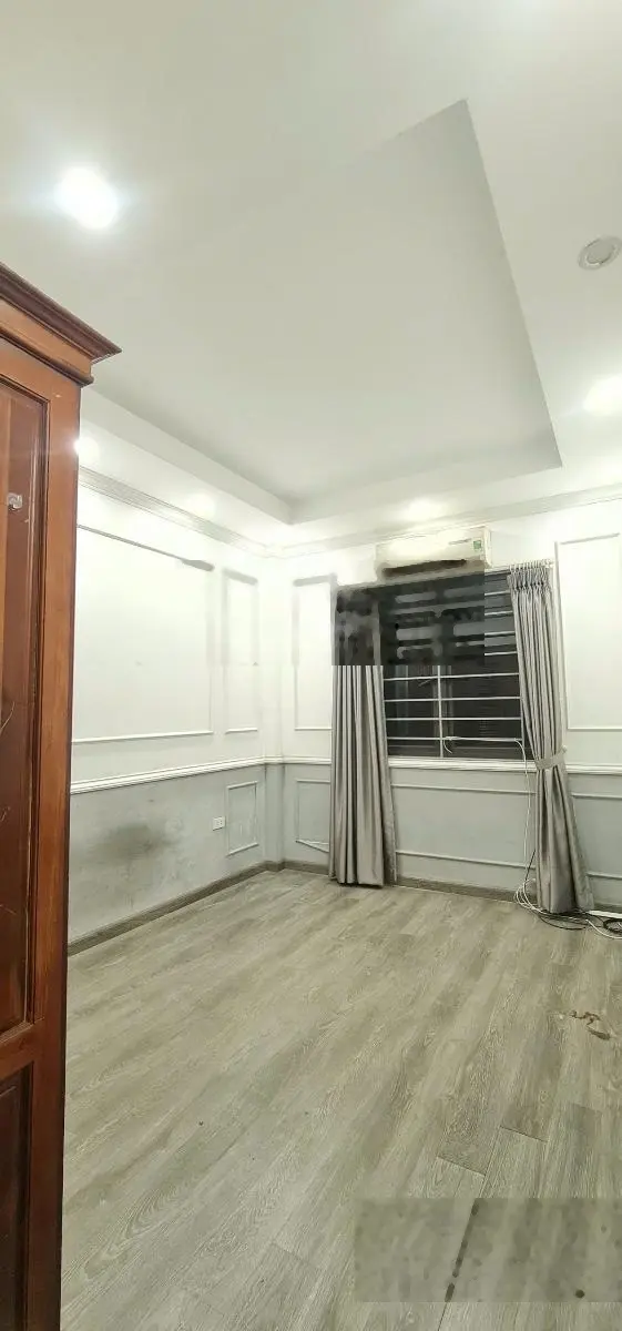 Nhà sổ đỏ 40 m2 - oto đỗ cửa - tiện ích xung quanh đầy đủ