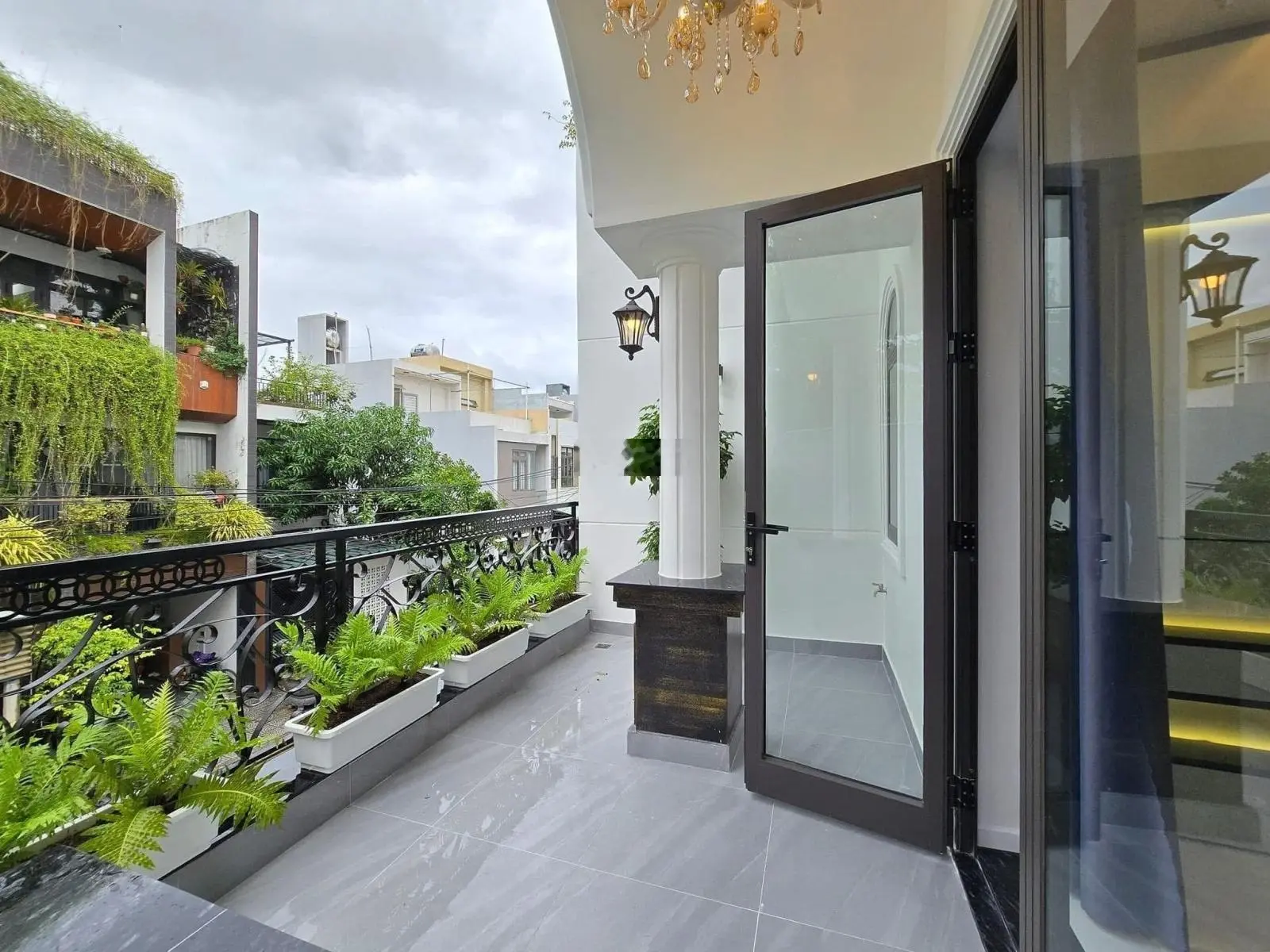 Đẳng cấp! toà nhà 150m2 x 7t, mt 8m thang máy, phân lô, ôtô tránh, kinh doanh, giáp ngoại giao đoàn