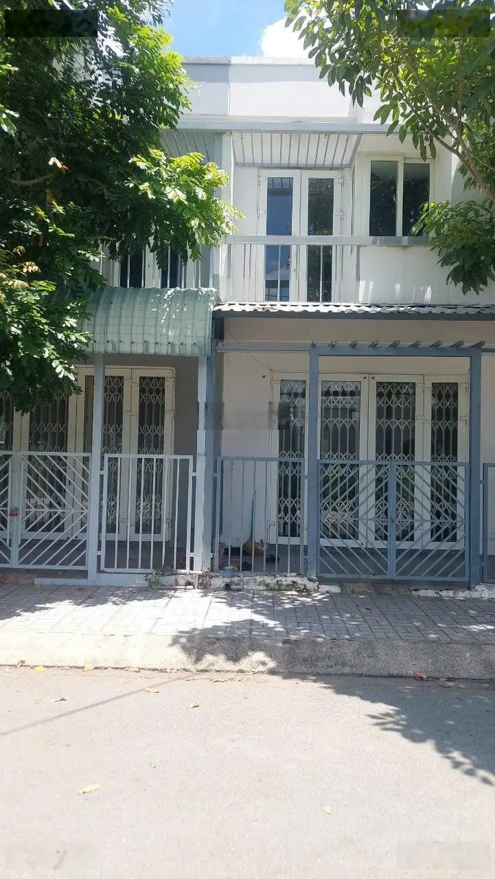 Bán căn nhà 1trệt 1 lầu , mặt tiền nhựa 12m, tặng nội thất