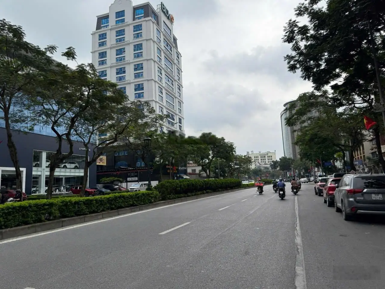 Cần bán nhà mặt phố Nguyễn Văn Cừ Long Biên Hà Nội
