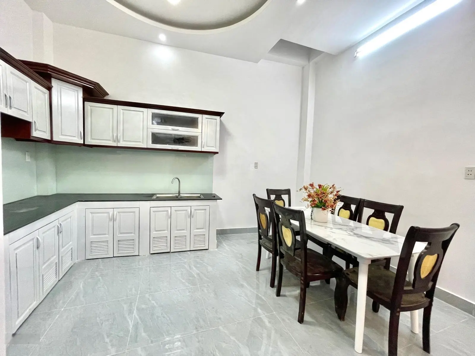 Cần bán gấp nhà 1trệt, 1lầu ~ 54m2 (SHR). (Hình thật 100%)