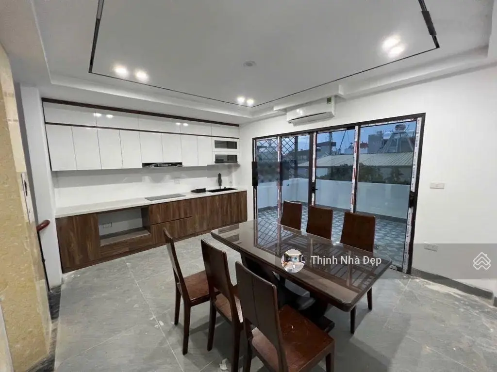 Bán nhà Ngọc Lâm 43m2 x 6 tầng ngõ thông ô tô ngủ trong nhà, full nội thất cao cấp, ~9 tỷ