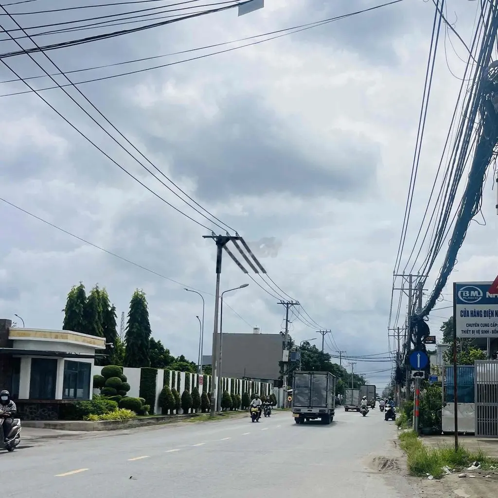 Bán lô đất thổ 1500m2, mặt tiền Tân Hiệp, Hóc Môn
