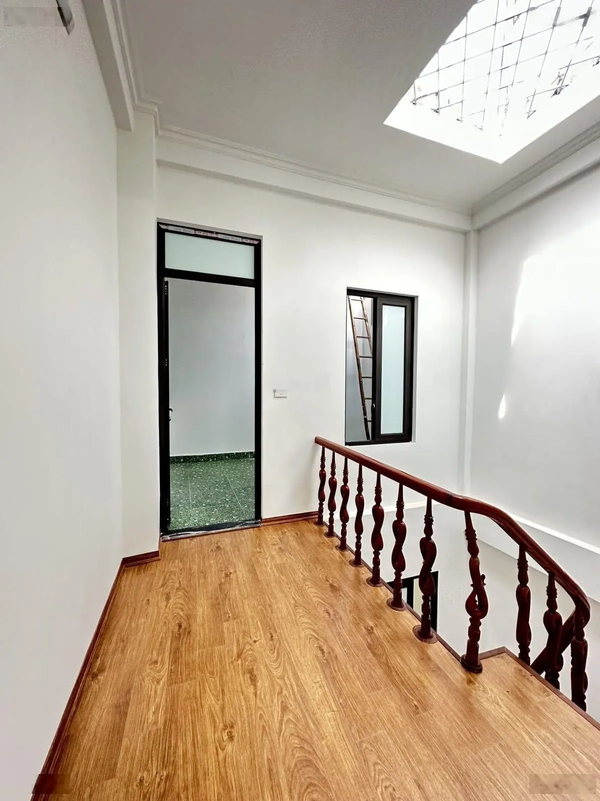 Nhà mới, ngõ thông oto tránh 38m2 - 3.8m mặt tiền - 4 tầng - 5 phòng
