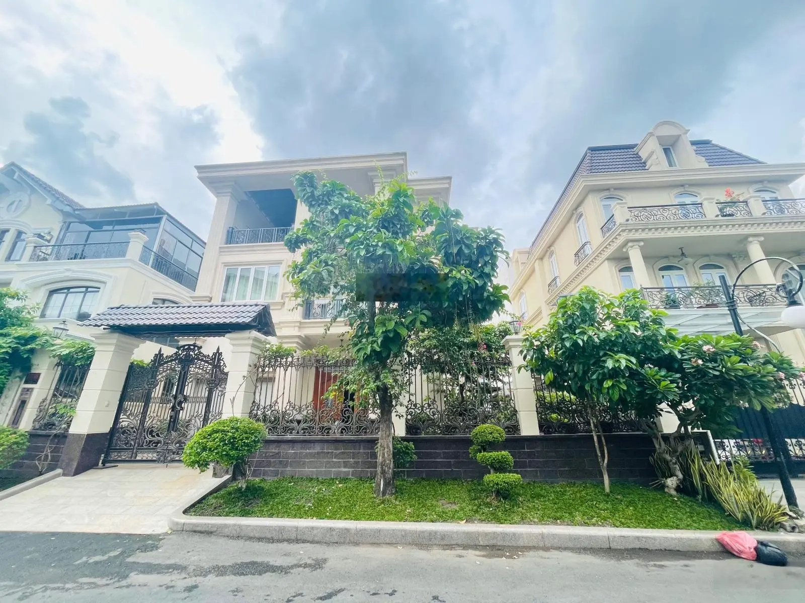 Biệt thự đơn lập khu cảnh đồi Phú Mỹ Hưng bán, giá tốt cần bán nhanh giá chỉ 8x tỷ