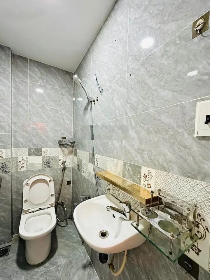 Hết hợp đồng thuê gửi bán ra căn Ung Văn Khiêm 64m2 sau lưng trường Tiểu Học Đống Đa