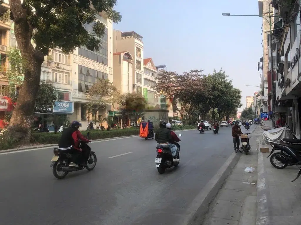 Chính chủ bán nhà mặt phố kim mã 52m 23 tỷ