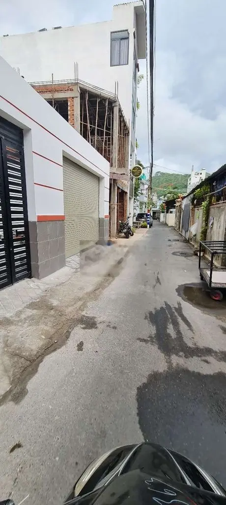 CẦN BÁN NHÀ 1 TRỆT 3 LẦU SÂN Ô TÔ RỘNG ĐƯỜNG NGUYỄN BỈNH KHIÊM