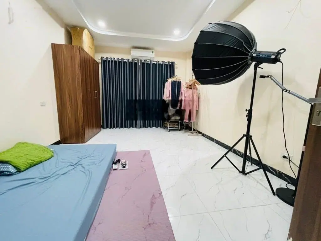 Chị gái nhờ bán nhà Phố Lĩnh Nam 34m2, 5 tầng, 3 ngủ Giá hơn 5 tỷ. Ngõ nông, thông, 10m ra oto đỗ.