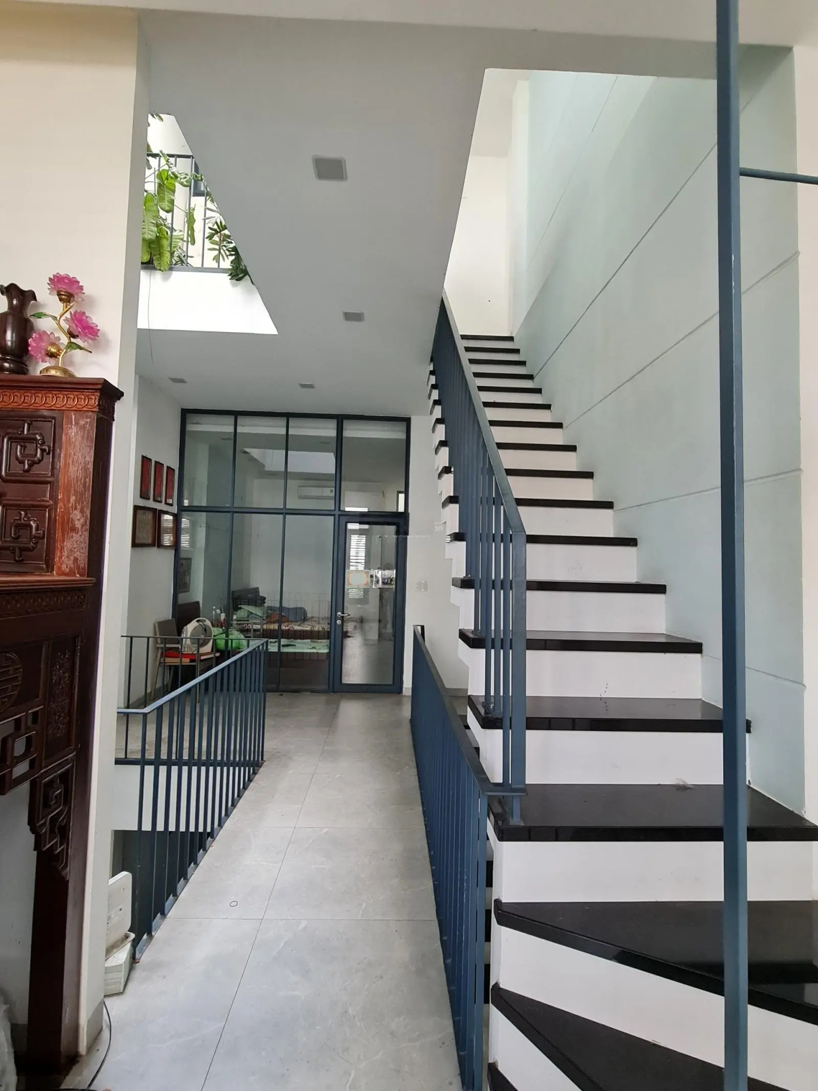 Bán nhà HXH Trường Chinh, DT: 4.3x16m, 3 lầu, Gía chỉ 9.5 tỷ, Xe Hơi Đậu Trong Nhà