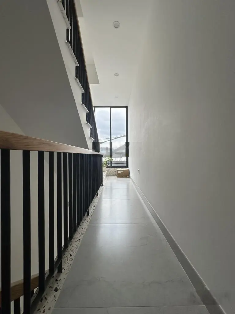 Nhà 2 mặt tiền hẻm 4m đường Bến Vân Đồn, mới xây full NT, 56.5m2, giá 10,7 tỷ