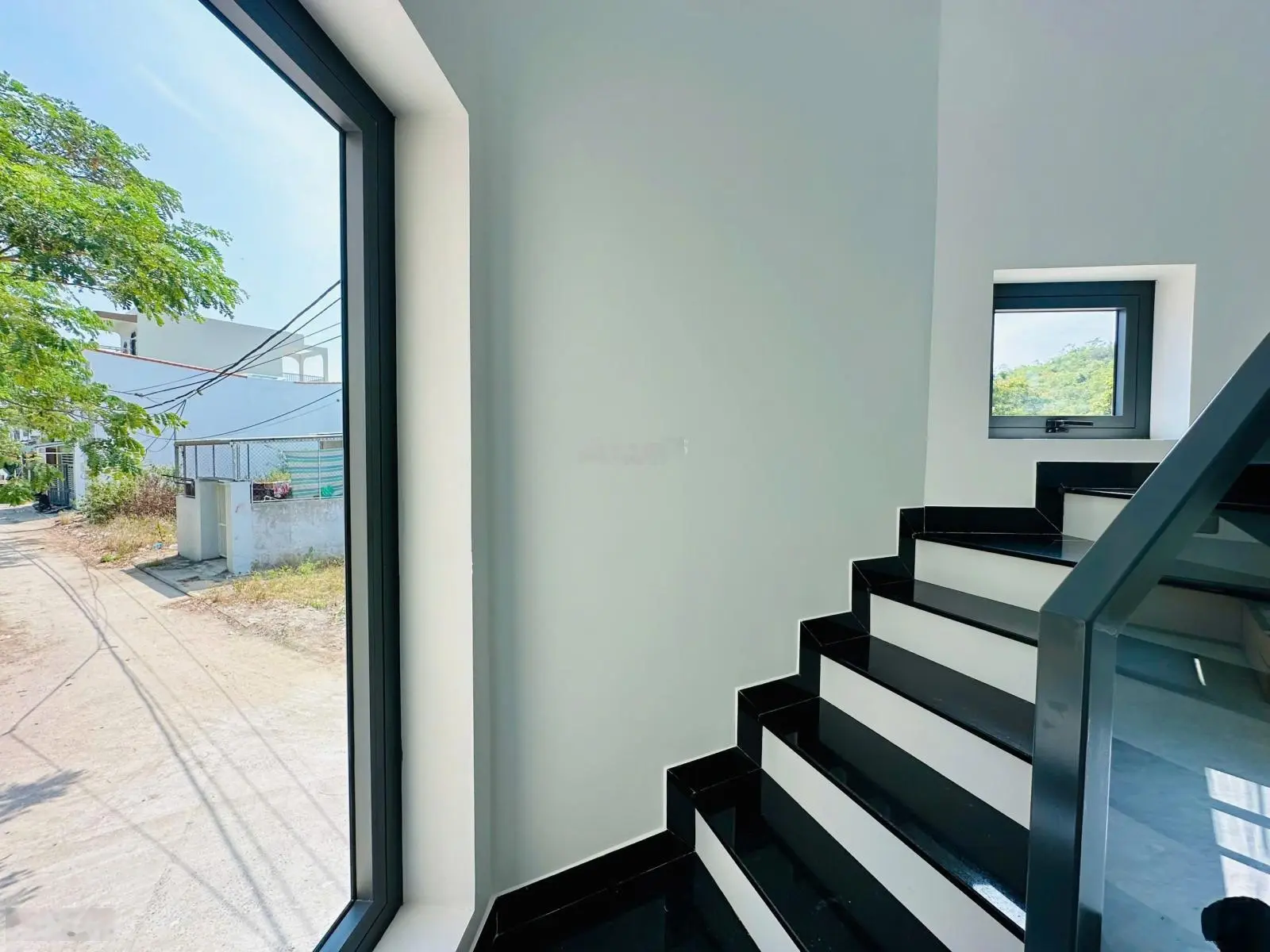 Hàng hiếm - bán căn góc 2 mặt tiền 2 tầng TĐC Đất Lành - Vĩnh Thái, Nha Trang vừa hoàn thiện