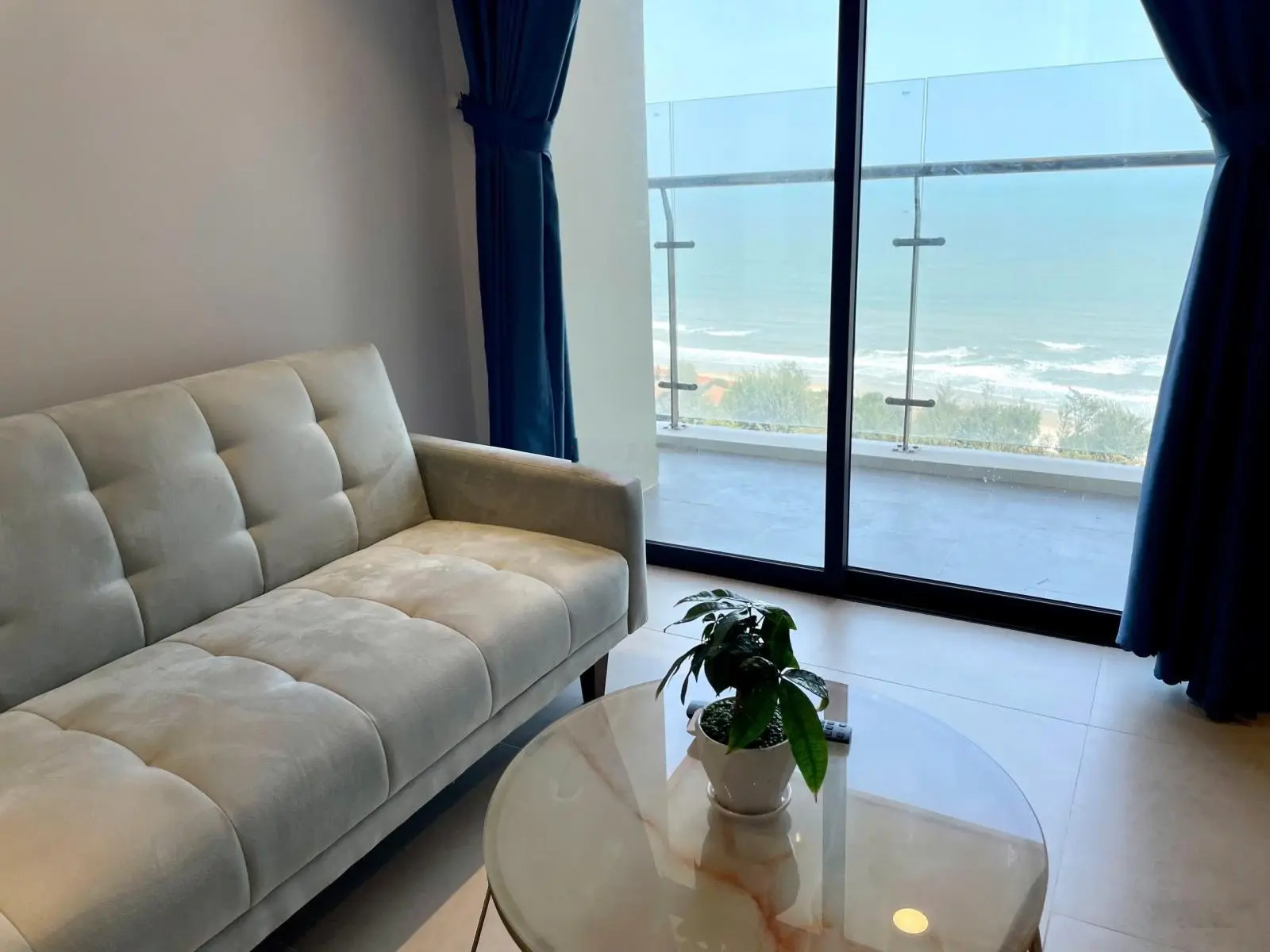 Bán CSJ Tower sát Thuỳ Vân 59m2 1PN view đẹp - Tặng lại toàn bộ nội thất - Giá chỉ 3 tỷ