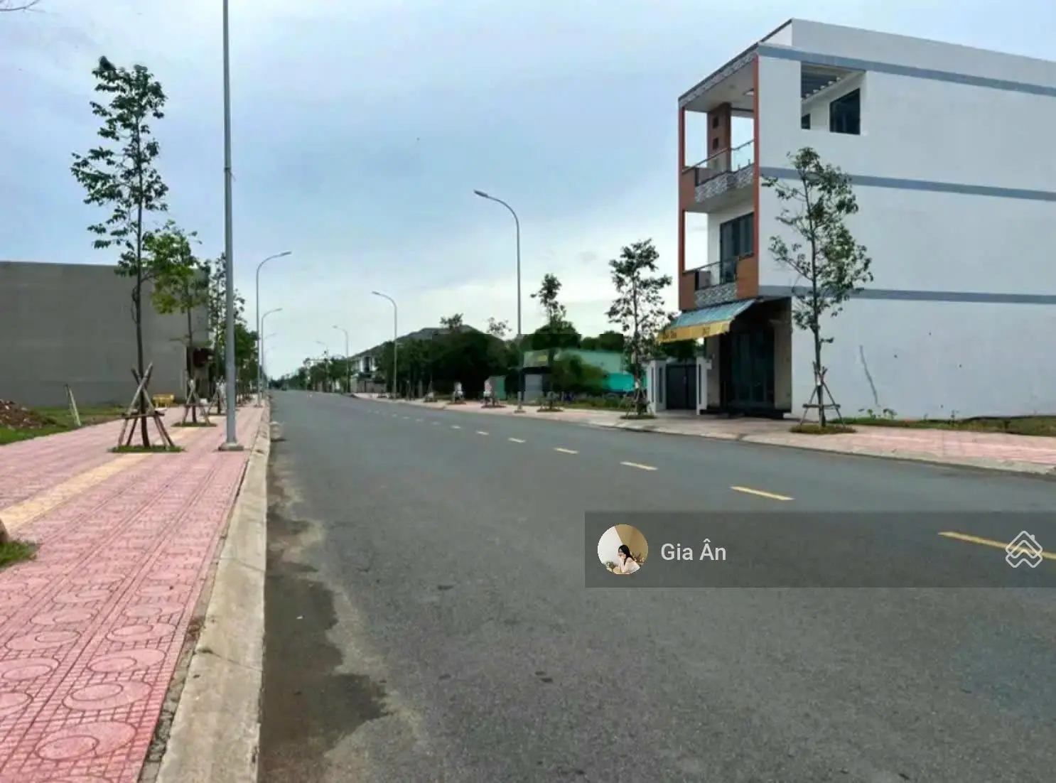 Ra nước ngoài cần bán nhanh lô đất 150m2/500tt, SHR, tại MTĐ Nguyễn Thị Định, Phú Hưng, Bến Tre