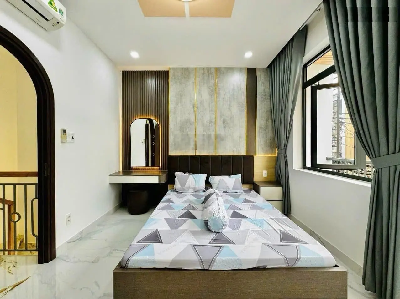 Chính chủ kẹt tiền bán gấp nhà đường Lò Siêu, phường 8, quận 11. Chỉ 2,65tỷ. Hẻm xe hơi. 0765069021